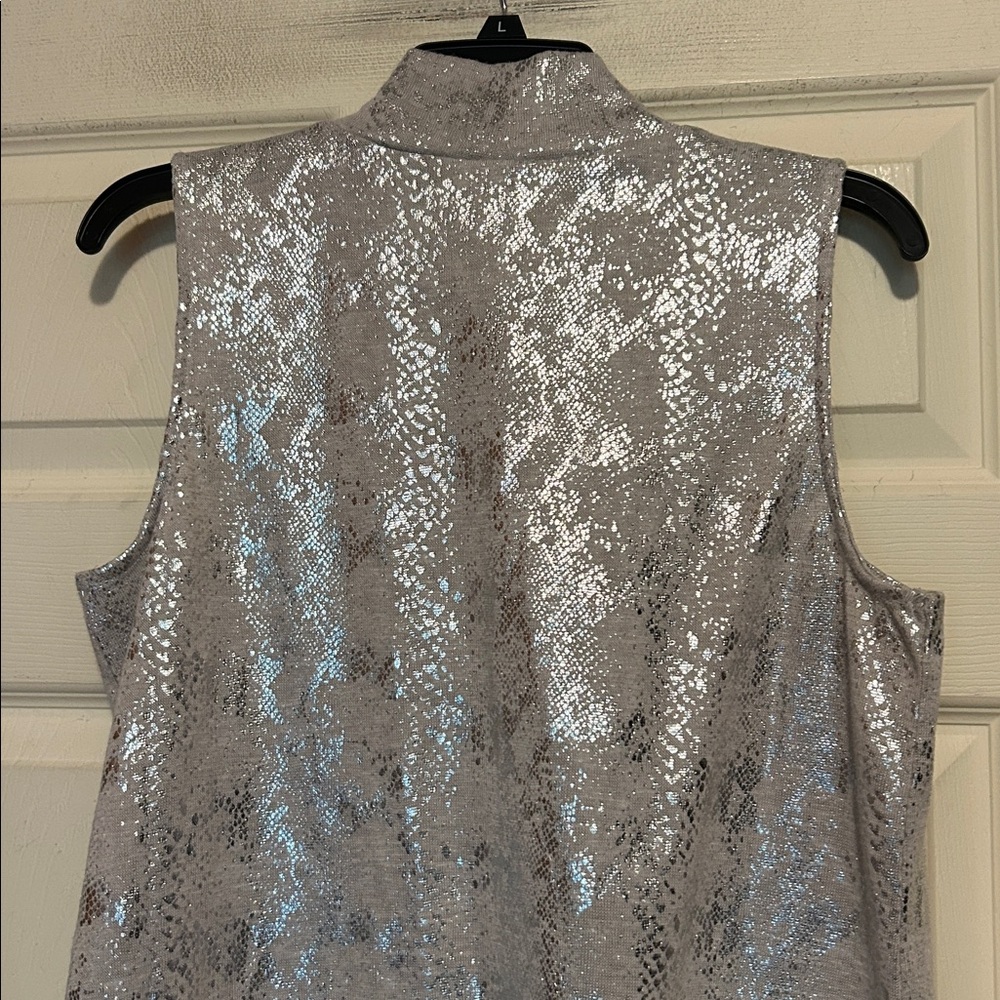 Jones New York Mock Neck Gray Foil Silver Animal Print Sleeveless Top Size Large - Picture 7 of 7